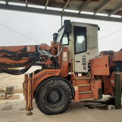 Perforadora hidraulica sobre neumaticos SANDVIK modelo DT820