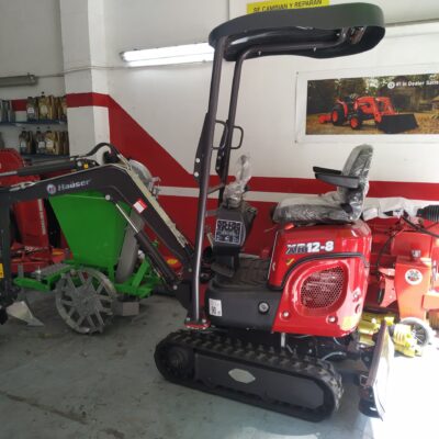 Miniretroexcavadora Haüser XR12-8 con motor Kubota | Ideal para obra, finca y reformas