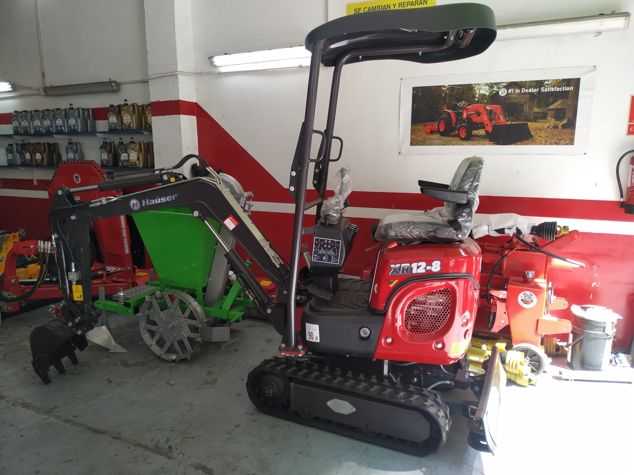 Miniretroexcavadora Hauser XR12-8 con motor Kubota