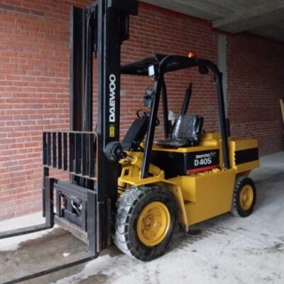 Carretilla elevadora usada en buen estado – Lista para trabajar en almacén, nave o logística