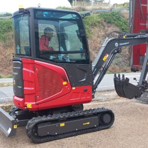 Miniretroexcavadora Haüser XR28 Kubota 3 cilindros 3T