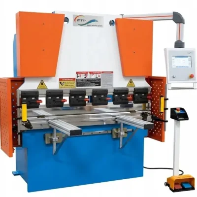 Prensa plegadora hidráulica Metal Technics Polska 1320x40 mm de 40 toneladas