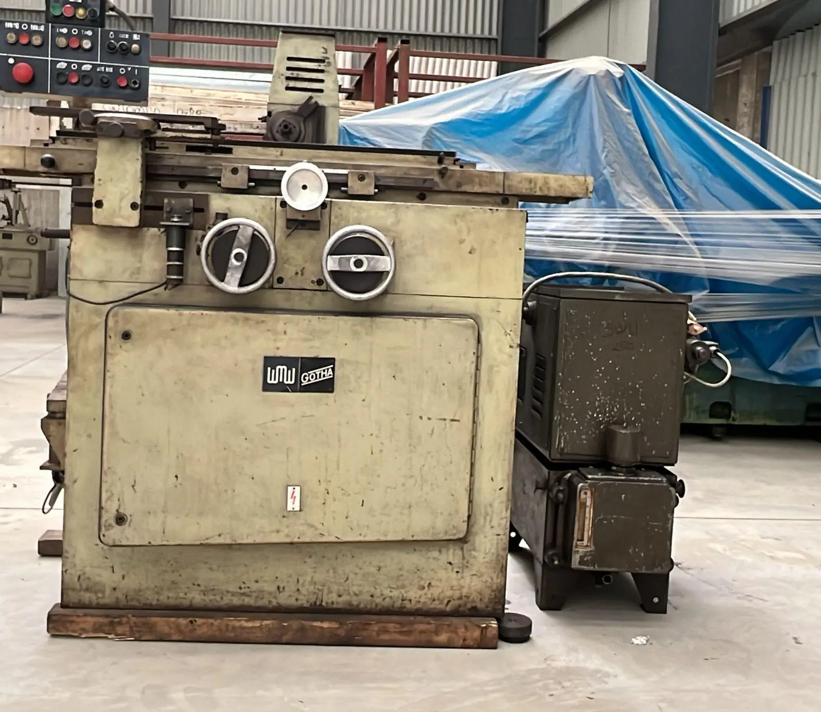 Afiladora universal WMW Gotha SWU 250 usada en Perú