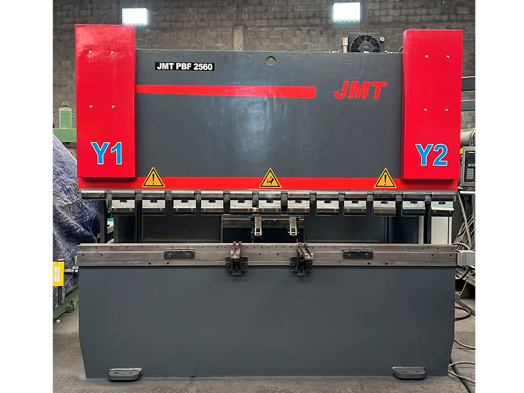 PRENSA DOBLADORA HIDRÁULICA CNC JMT 8' 4" x 66 TON