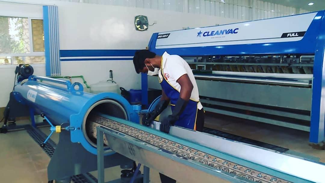 Cleanvac BRS 320 F - vista lateral Cleanvac BRS 320 F equipo industrial de lavado de alfombras - vista lateral