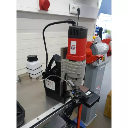 HOLZMANN MBM450LRE 230V - uso sobre acero Taladro magnético HOLZMANN MBM450LRE 230V - uso sobre pieza de acero