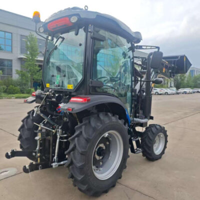 TAUROS TE254C 4x4 25 HP con cabina - vista trasera