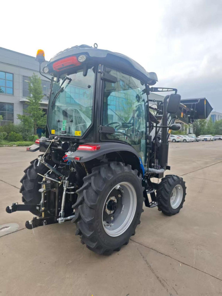 TAUROS TE254C 4x4 25 HP con cabina - vista trasera